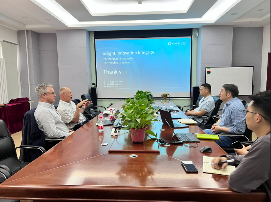 FIBERCORE公司高层到访世维通光智能公司参观交流